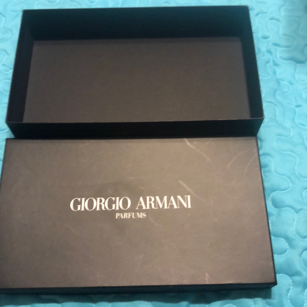 Giorgio Armani black box 10,5x6”